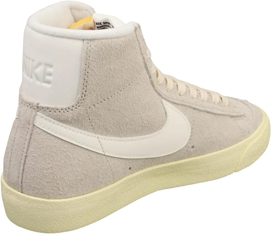 Nike Women's Sneaker, Medium