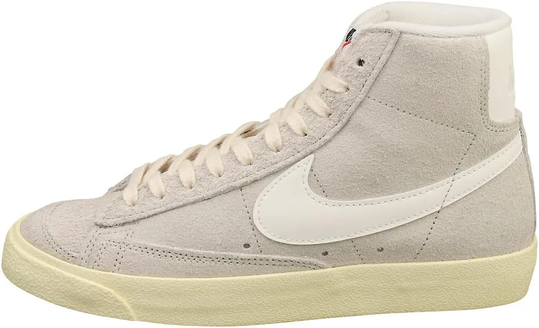 Nike Women's Sneaker, Medium