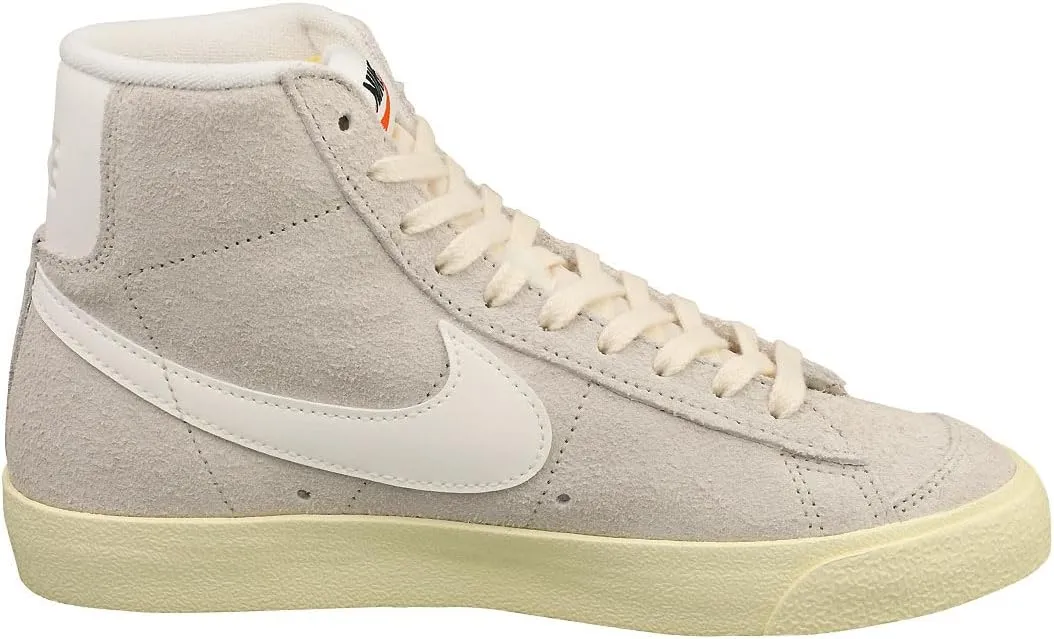 Nike Women's Sneaker, Medium