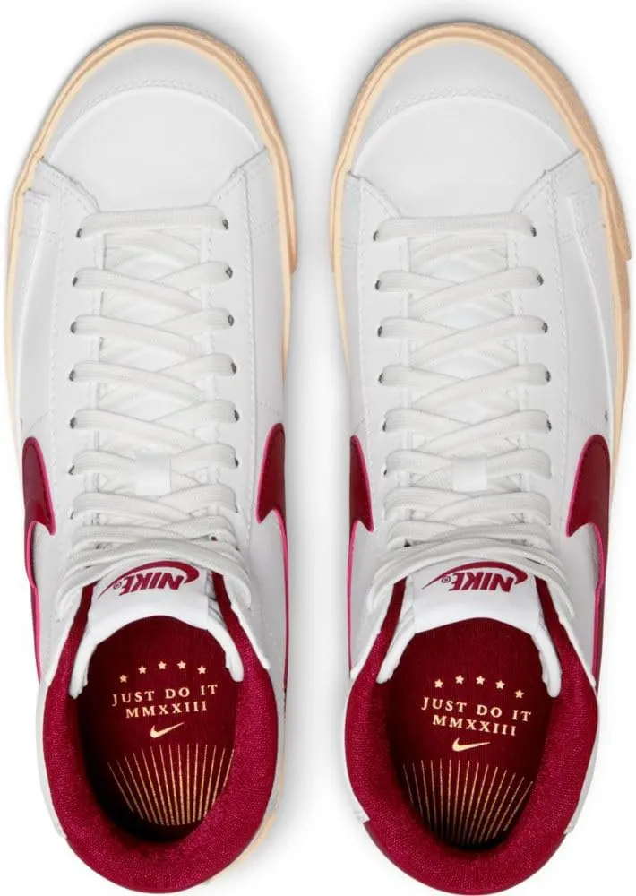 Nike Women's Sneaker, Medium