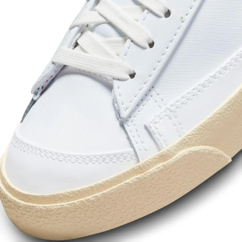 Nike Women's Sneaker, Medium