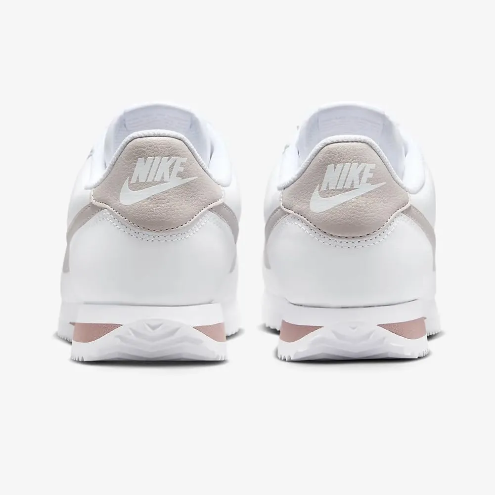 NIKE Women's Sneaker