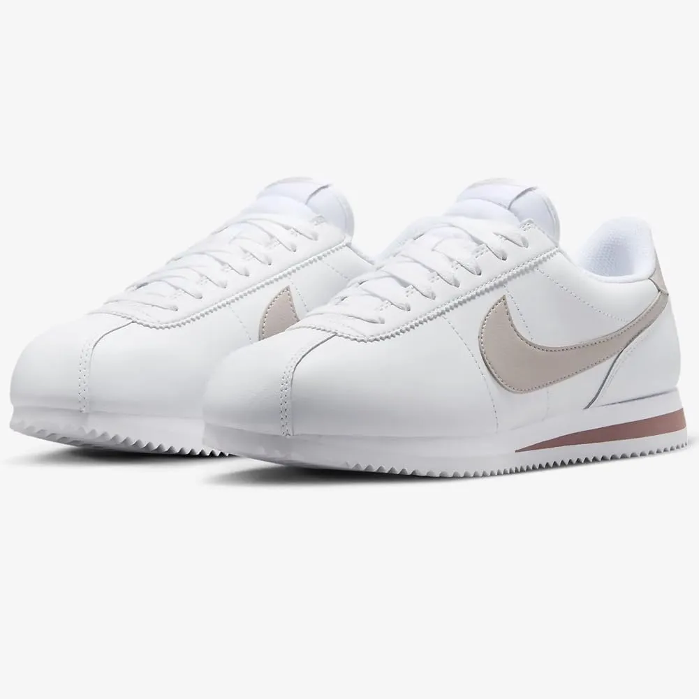 NIKE Women's Sneaker